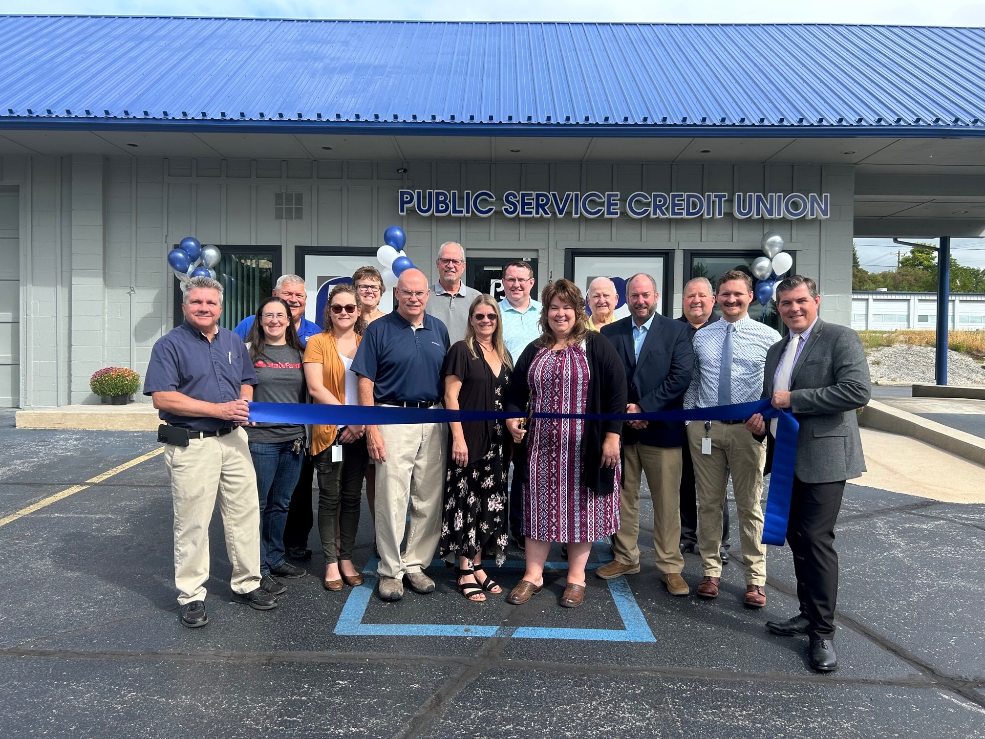 photo of ribbon cutting a PSCU